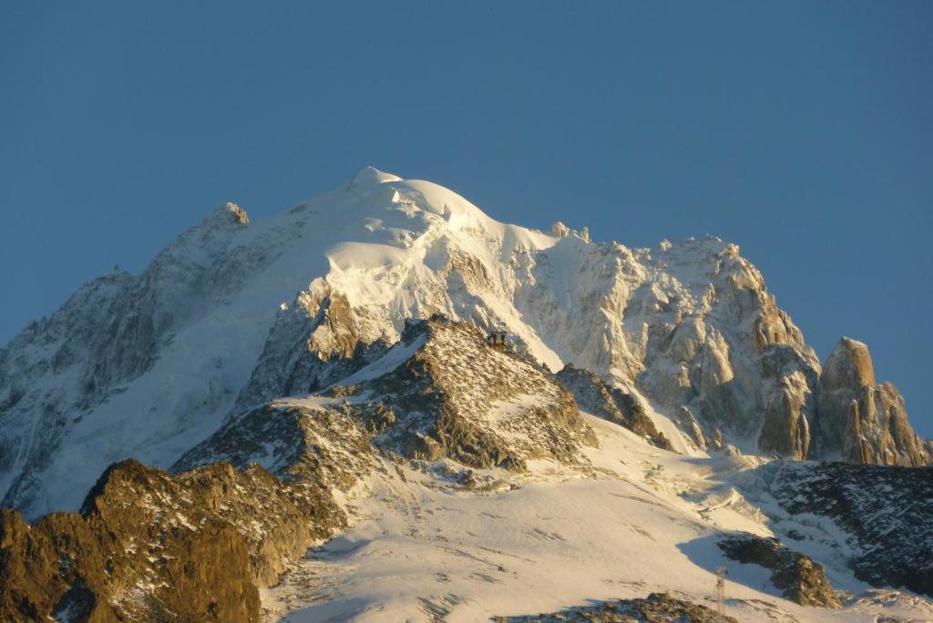 Hotel Restaurant La Couronne Chamonix Exteriör bild