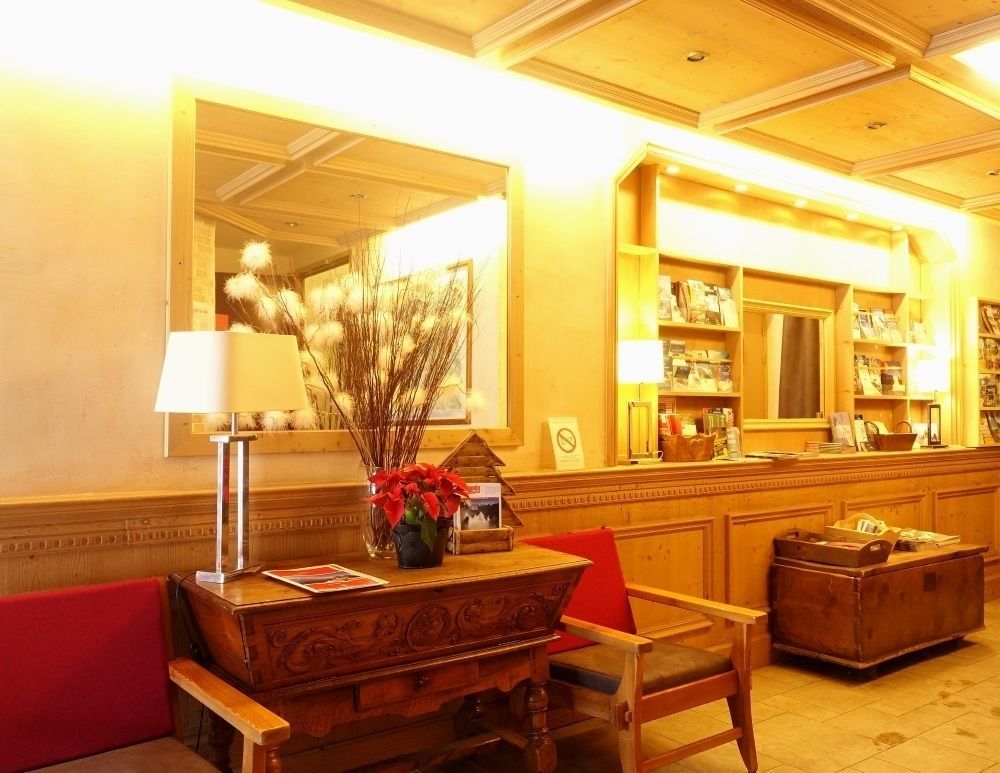 Hotel Restaurant La Couronne Chamonix Exteriör bild