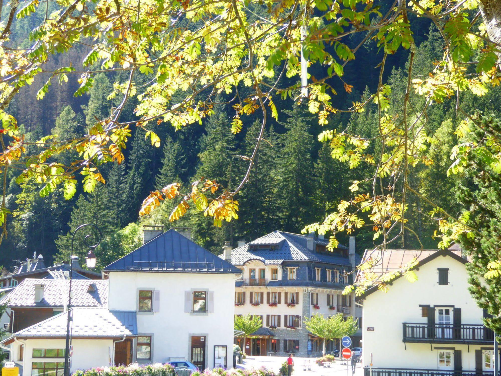 Hotel Restaurant La Couronne Chamonix Exteriör bild